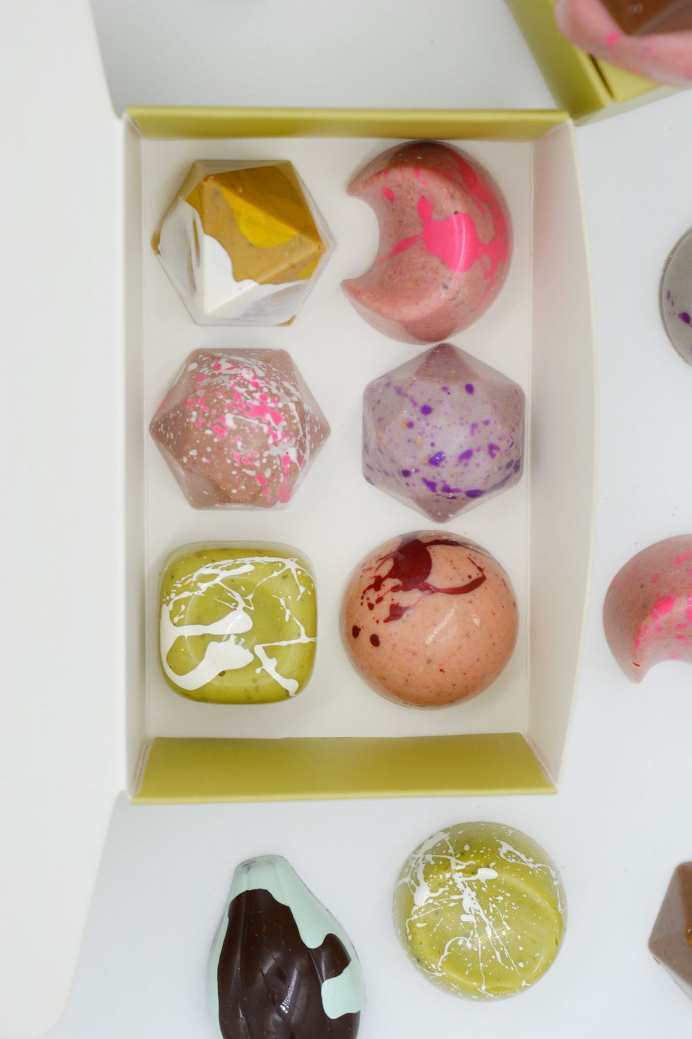 stem-assorted-chocolate-box-5